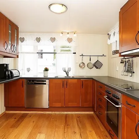 Δωμάτια σε οικογενειακή κατοικία Privat Rom Og Husutleie